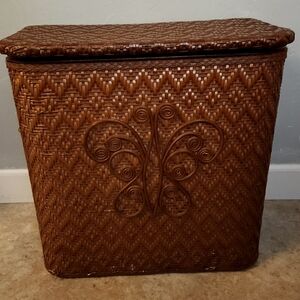 Vintage 1970s Butterfly Accented Brown Woven Wicker Hamper Storage Basket Bin